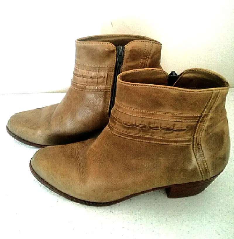 Women's *Circle-S*- Golden Tan Fashion Ankle Boots- Size 8.5D 1