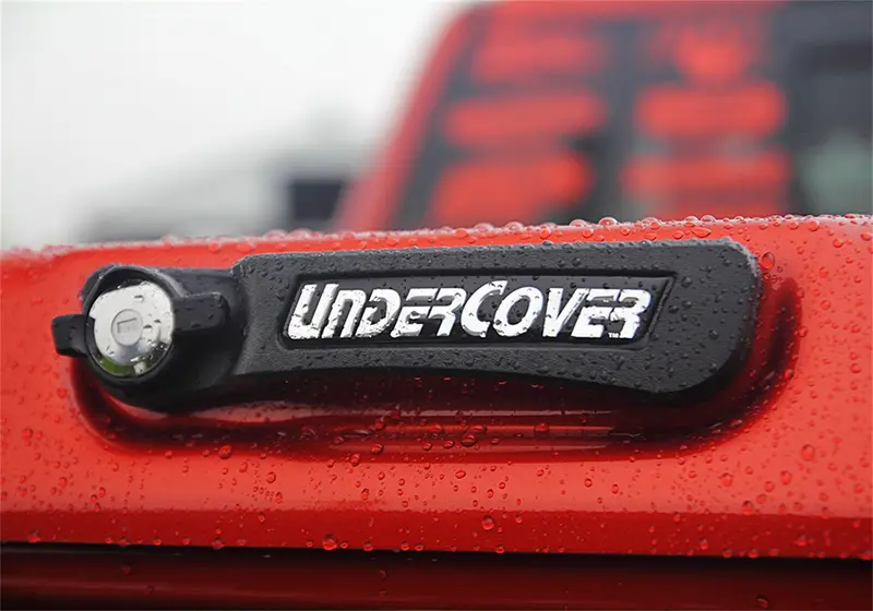 Undercover Elite Lx Tonneau Cover – Uc2158L-Dr For 2017 Ford F-150 (5.7 Ft Short Bed, Crew Cab, Avalanche Finish) 1